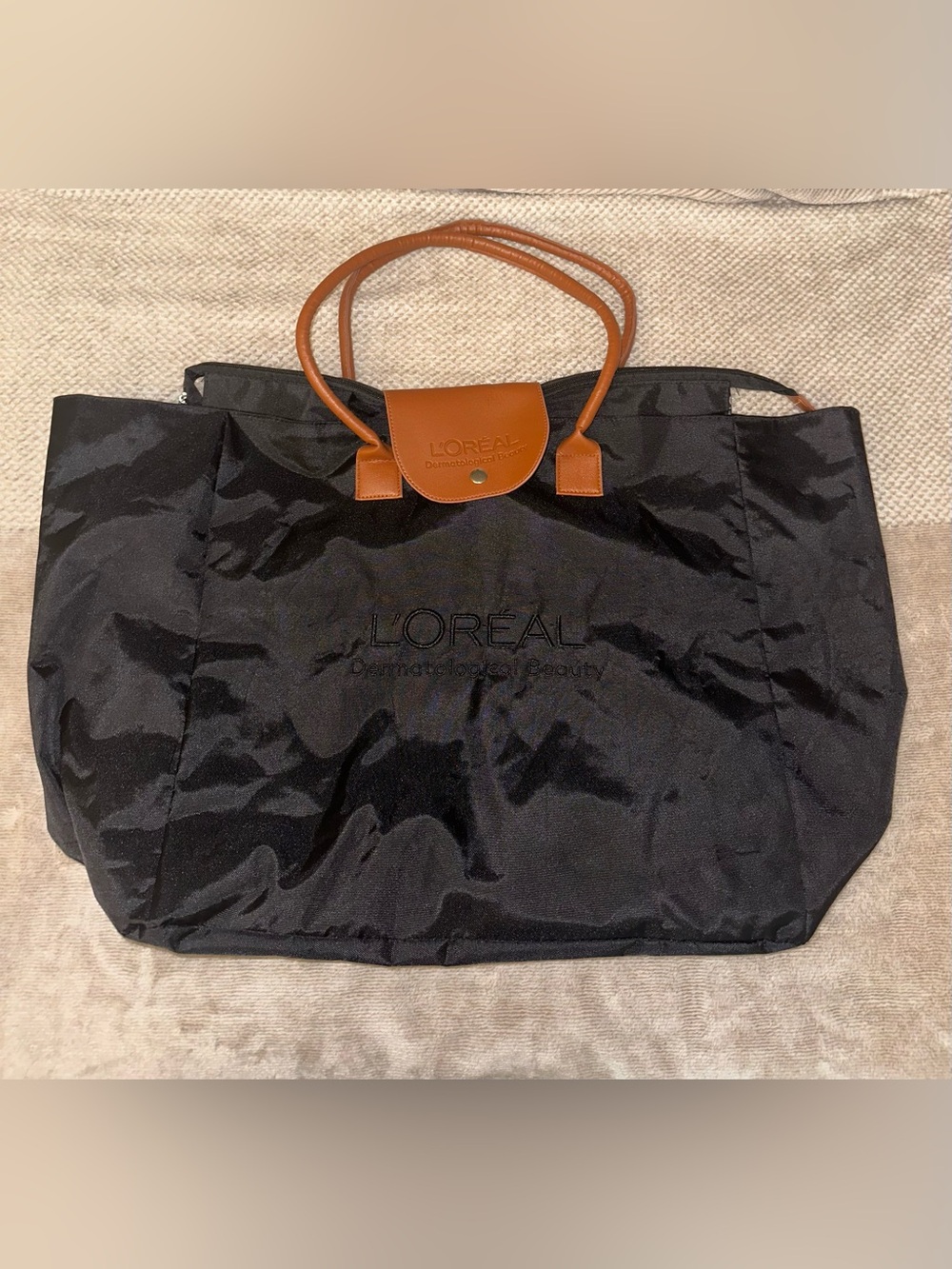 L’Oréal Dermatological Beauty Large Black and Brown Nylon Foldable Zip Tote Bag